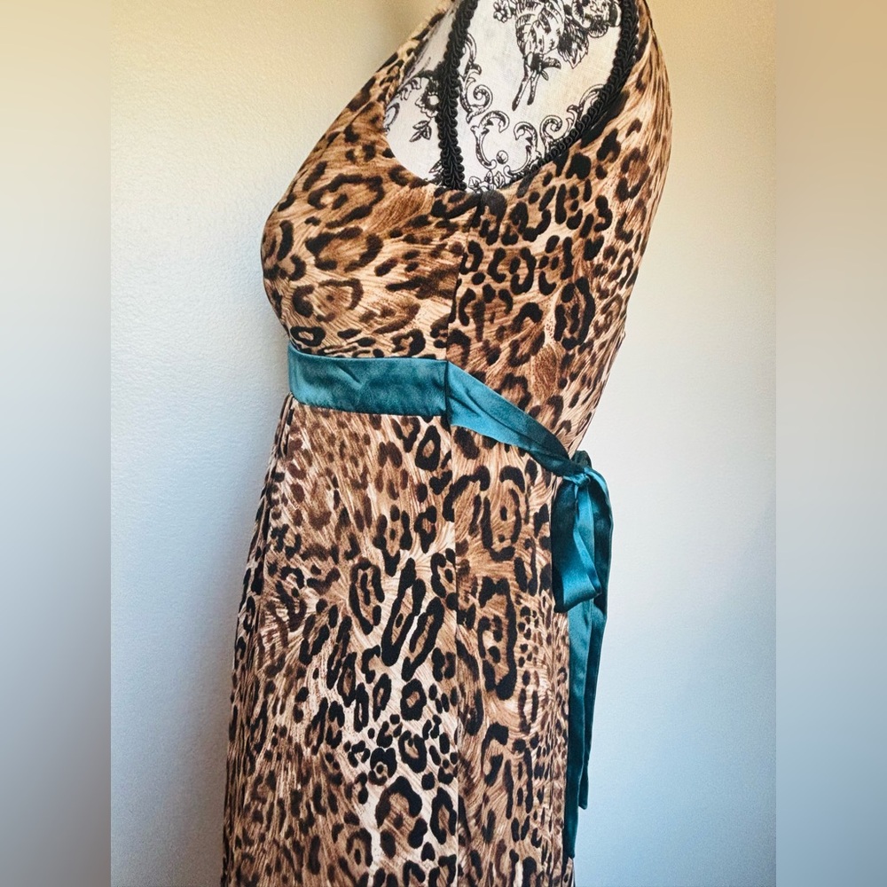 B. Smart Leopard Print Midi Dress with Teal Highlights - Picture 10 of 14